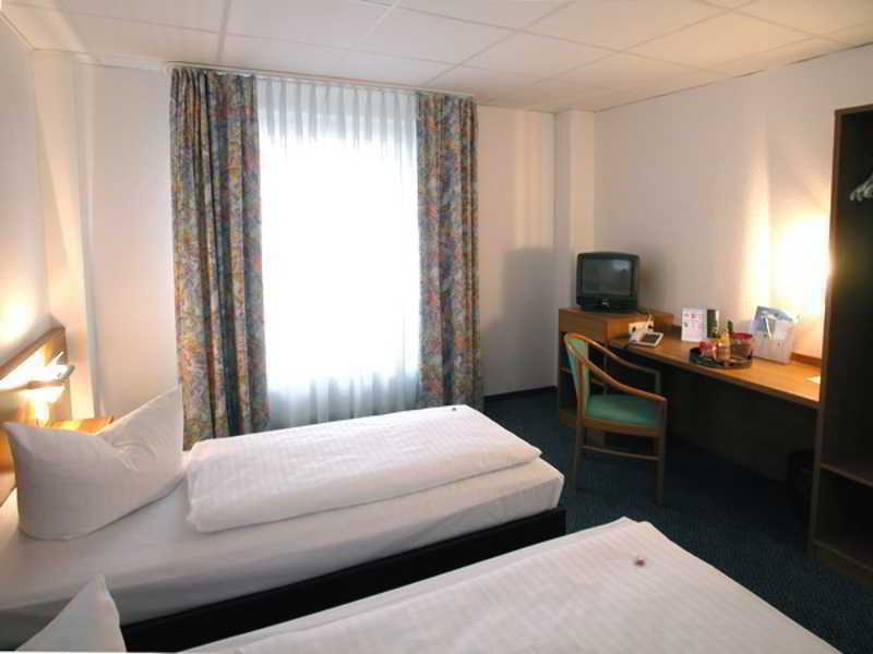 Center Hotel Drive Inn Hirschaid Buitenkant foto
